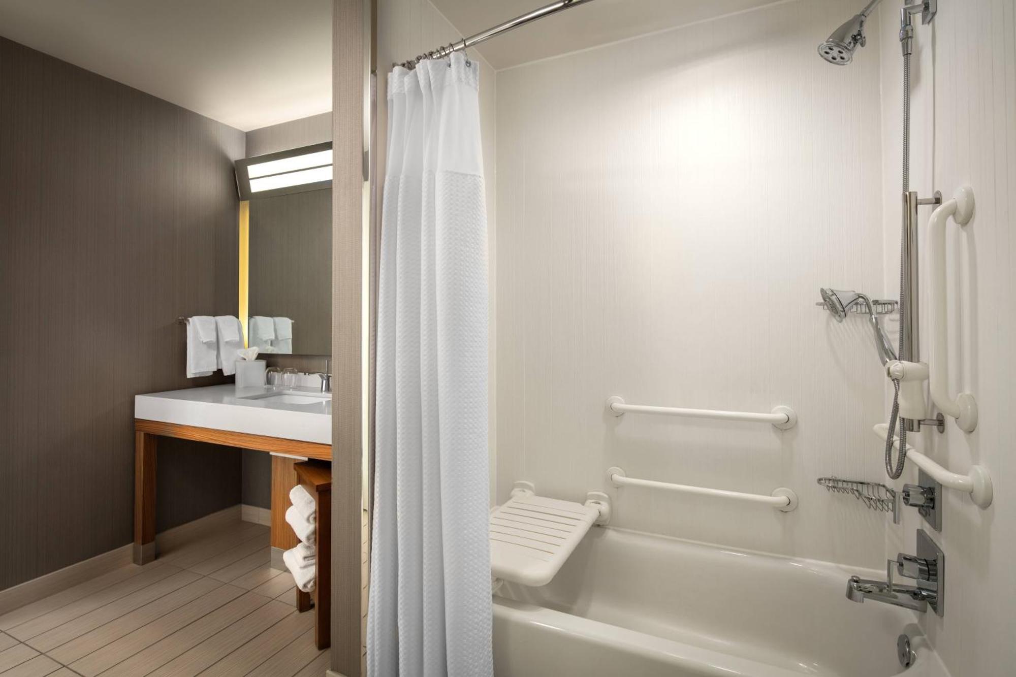 Courtyard By Marriott Erie Bayfront Hotel Eksteriør billede
