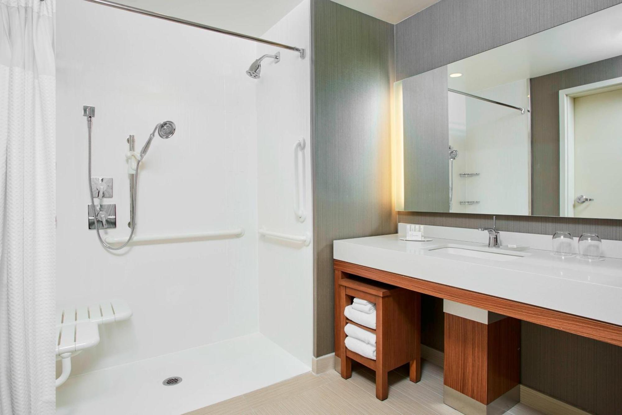 Courtyard By Marriott Erie Bayfront Hotel Eksteriør billede